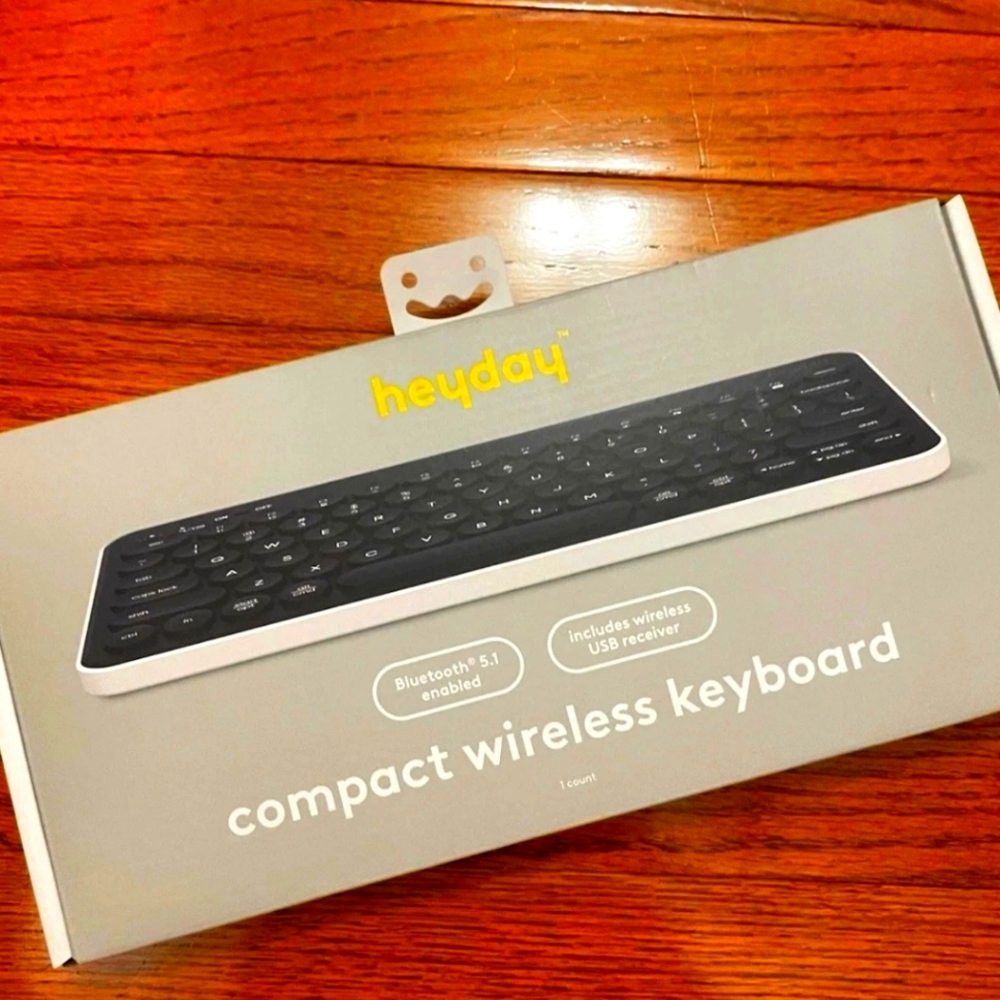 Heyday Wireless Keyboard with Black and White Design